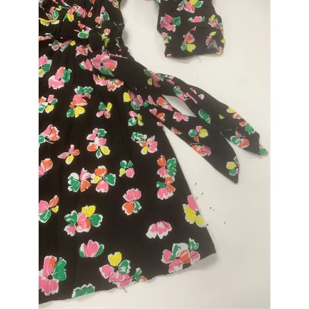 Floral Patterned Romper - Picture 2 of 10